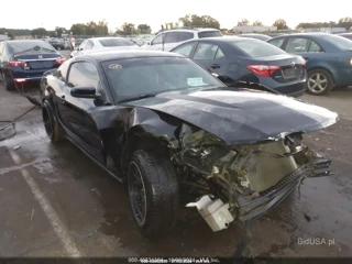 FORD FORD MUSTANG V6 PREMIUM