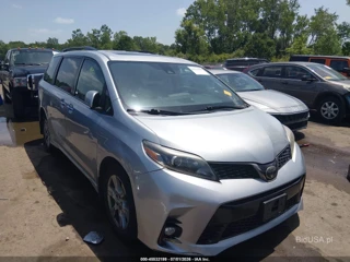 TOYOTA TOYOTA SIENNA SE