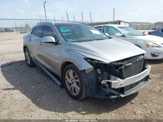 INFINITI INFINITI QX30 LUXE