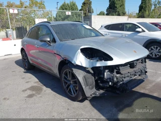 PORSCHE PORSCHE MACAN T