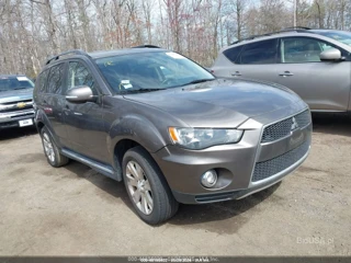 MITSUBISHI MITSUBISHI OUTLANDER SE