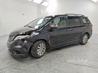 TOYOTA SIENNA XLE 7-PASSENGER