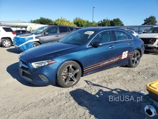 MERCEDES-BENZ A 220