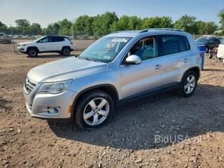 VOLKSWAGEN TIGUAN SE