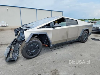 TESLA CYBERTRUCK