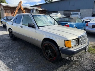 MERCEDES-BENZ 190 E 2.6
