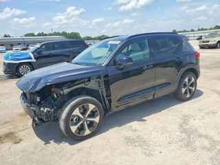 VOLVO XC40 PLUS