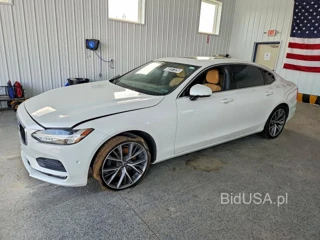 VOLVO S90 T5 MOMENTUM