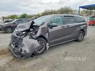 TOYOTA SIENNA LE