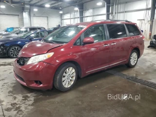 TOYOTA SIENNA LE