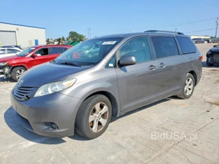 TOYOTA SIENNA LE