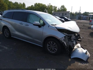 TOYOTA TOYOTA SIENNA LE