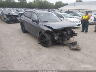 VOLKSWAGEN VOLKSWAGEN TIGUAN 2.0T SE R-LINE BLACK