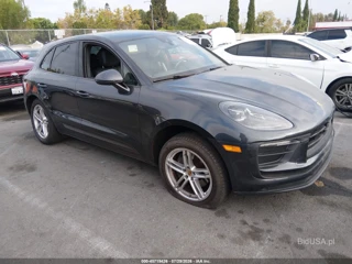 PORSCHE PORSCHE MACAN T