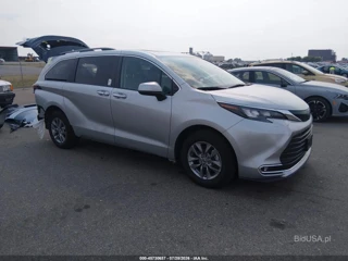 TOYOTA TOYOTA SIENNA XLE