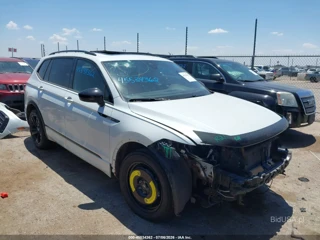 VOLKSWAGEN VOLKSWAGEN TIGUAN 2.0T SE R-LINE BLACK