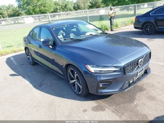 VOLVO VOLVO S60 B5 CORE DARK THEME