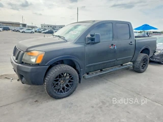 NISSAN TITAN SV