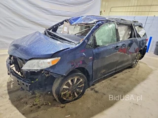 TOYOTA SIENNA LE