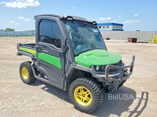 JOHN DEERE GATOR