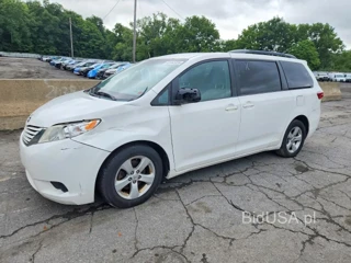 TOYOTA SIENNA LE