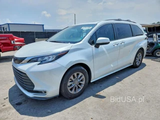 TOYOTA SIENNA XLE