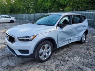 VOLVO XC40 T5 MOMENTUM