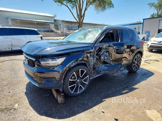 VOLVO XC40 T5 MOMENTUM