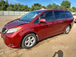 TOYOTA SIENNA LE