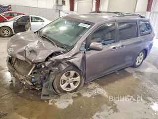 TOYOTA SIENNA LE