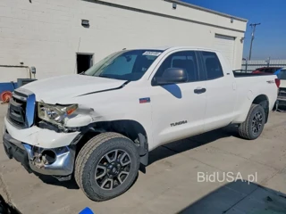 TOYOTA TUNDRA DOUBLE CAB SR5