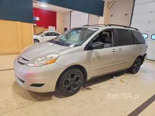 TOYOTA SIENNA LE 7-PASSENGER