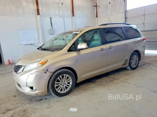 TOYOTA SIENNA XLE 8-PASSENGER