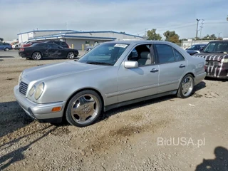 MERCEDES-BENZ E 320