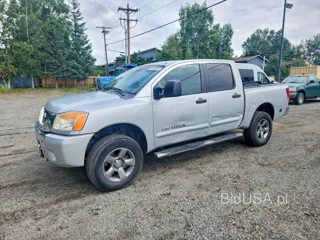 NISSAN TITAN SE