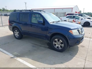NISSAN NISSAN PATHFINDER SE