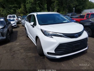 TOYOTA TOYOTA SIENNA LE
