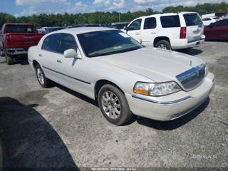 LINCOLN LINCOLN TOWN CAR SIGNATURE