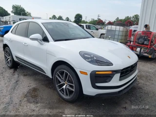 PORSCHE PORSCHE MACAN T
