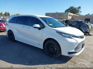 TOYOTA TOYOTA SIENNA LE