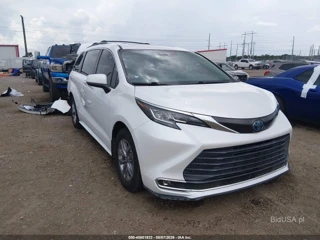 TOYOTA TOYOTA SIENNA XLE