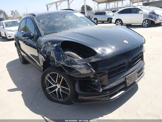 PORSCHE PORSCHE MACAN T
