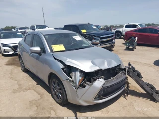 TOYOTA TOYOTA YARIS LE