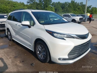 TOYOTA TOYOTA SIENNA XLE