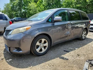 TOYOTA SIENNA LE