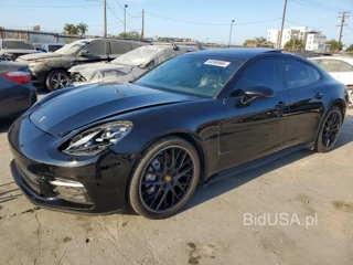 PORSCHE PANAMERA 4