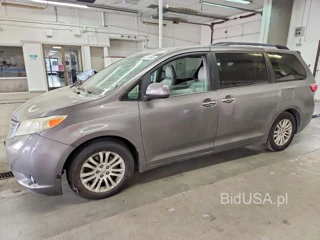 TOYOTA SIENNA XLE 8-PASSENGER