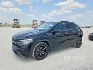 MERCEDES-BENZ GLA 250 4MATIC