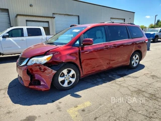 TOYOTA SIENNA LE