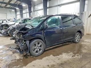 TOYOTA SIENNA SE 7-PASSENGER